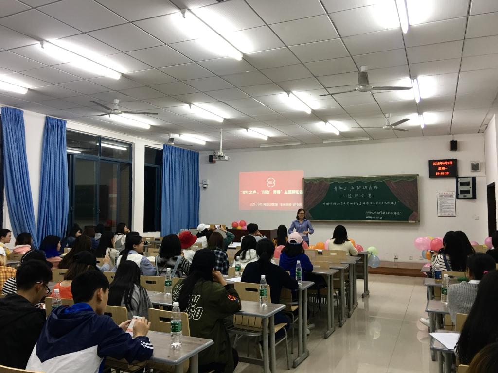 主持人唐密娓娓而谈