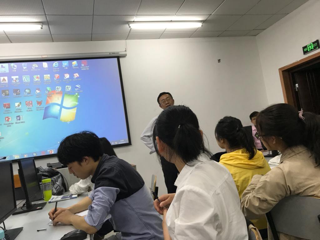 老师声情并茂的宣讲