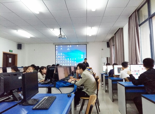 同学们认真参与评选
