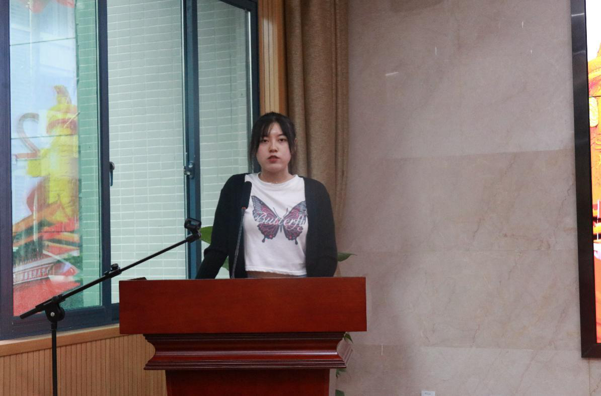 (主席团成员韩婵璐讲话)
